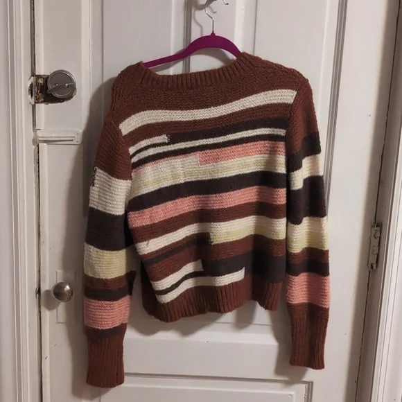 Cozy Patterned Women's Sweater in Brown, Pink, and Cream - Picture 4 of 8